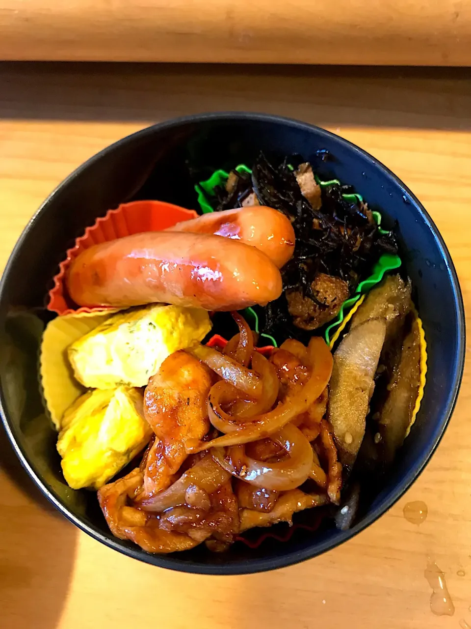 Snapdishの料理写真:1/24 お弁当
保温ご飯、お味噌汁セット済み
#ポークチャップ
#ひじき煮
#きんぴらごぼう|侑子さん