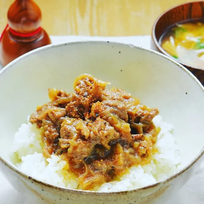 中落ちカルビのちょい煮込み牛丼 - ふじたかなの"いつも美味しい！もの探し"|ふじたかなさん