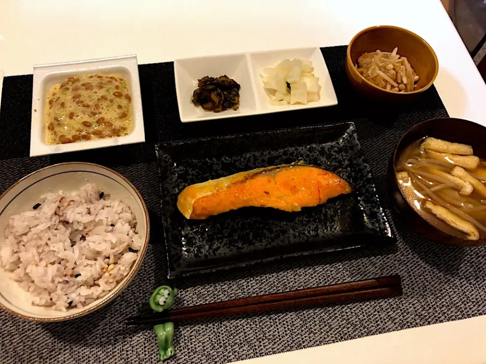 Snapdishの料理写真:#鮭の西京焼き 
 #納豆 
 #えのきと大根おろしのポン酢和え 
 #もやしと油揚げの味噌汁 
 #雑穀米 
 #漬物|ゆぺこさん