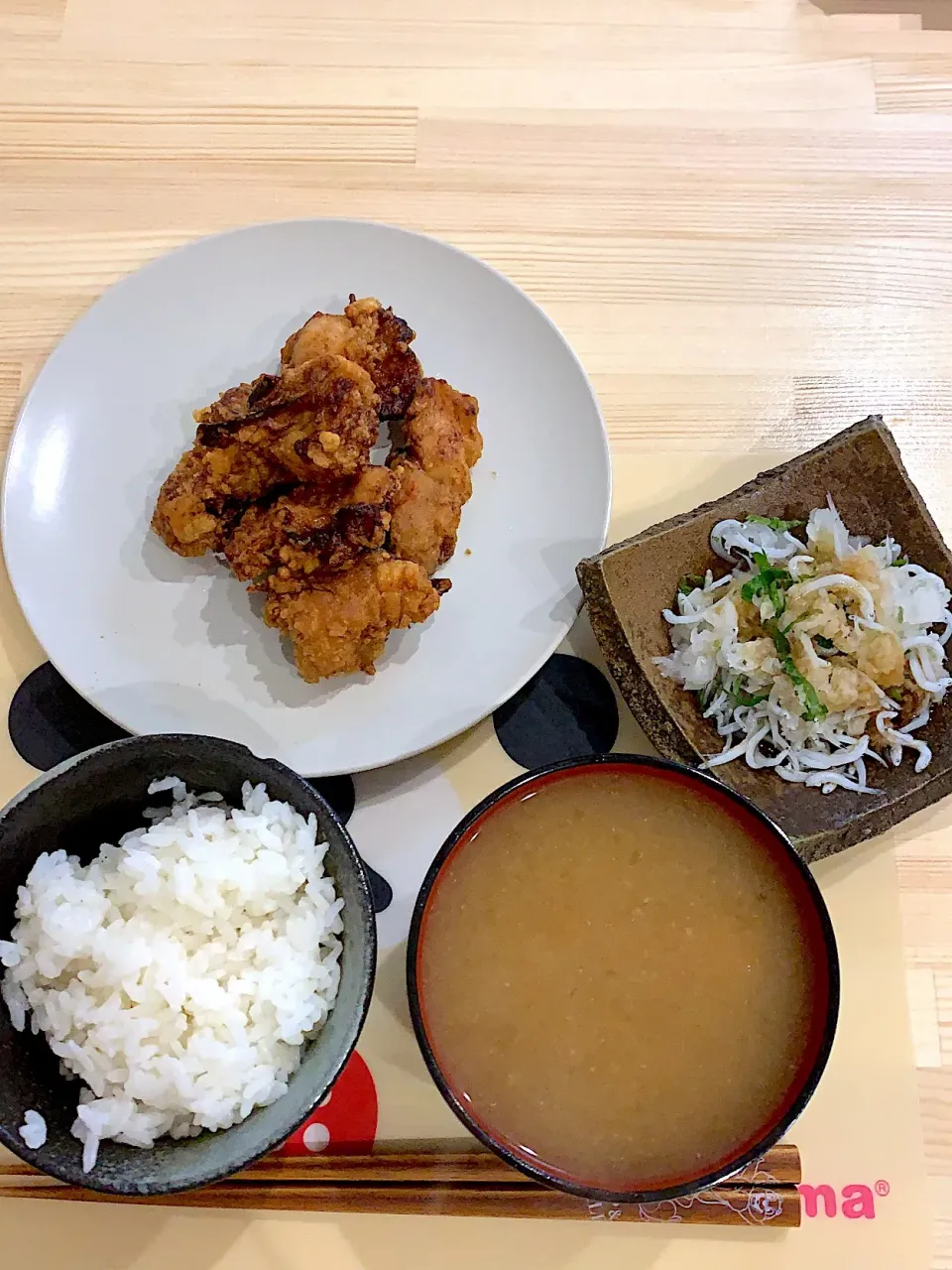 ・唐揚げ
・大根おろしのしらす大葉和え
・なめこと豆腐のお味噌汁|ぺろたんさん