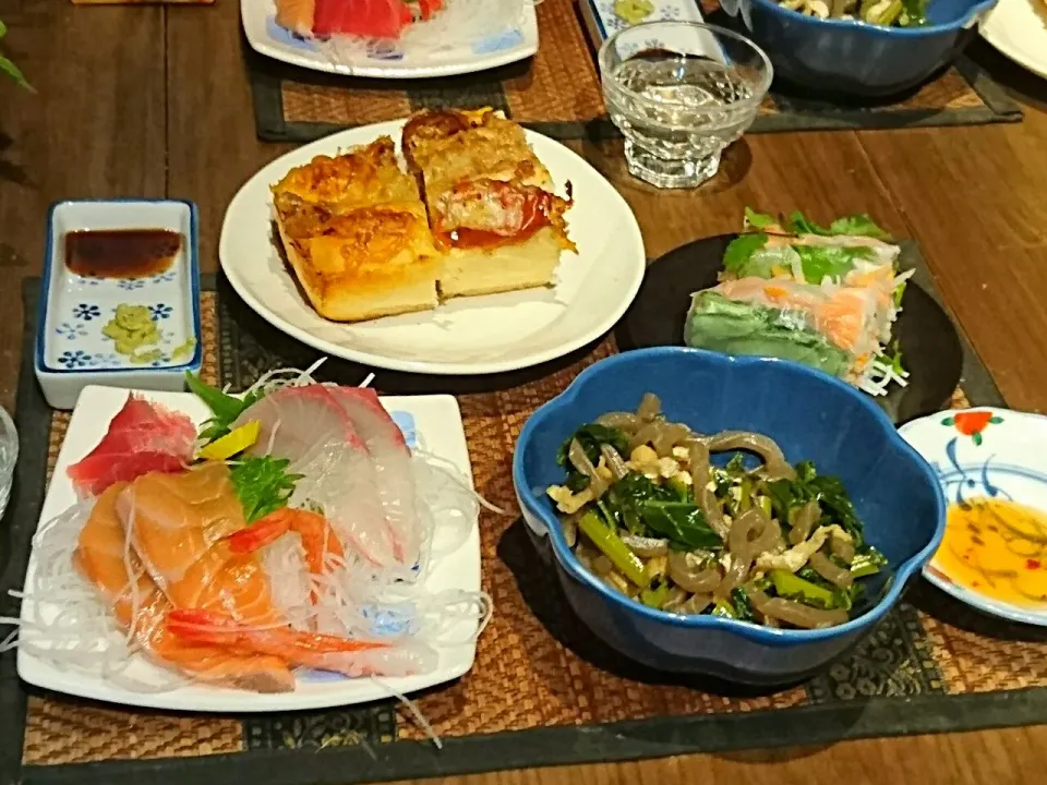 お刺身&生春巻&糸こんにゃくと大根の葉の煮物&ピザパン|まぐろさん