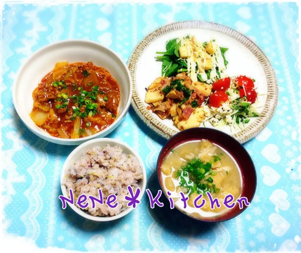 麻婆白菜♡
タケノコとベーコンの粒マスタード＆ワインビネガー炒め☆
ほうれん草とチーズのサラダ♪
かいわれ大根とミニトマトとガーリックの豆腐和え☆|ねねさん