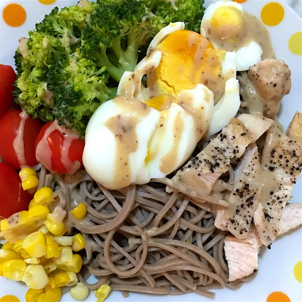 Stir fried chicken breast & soba bowl with sesame dressing|Trish Wongさん