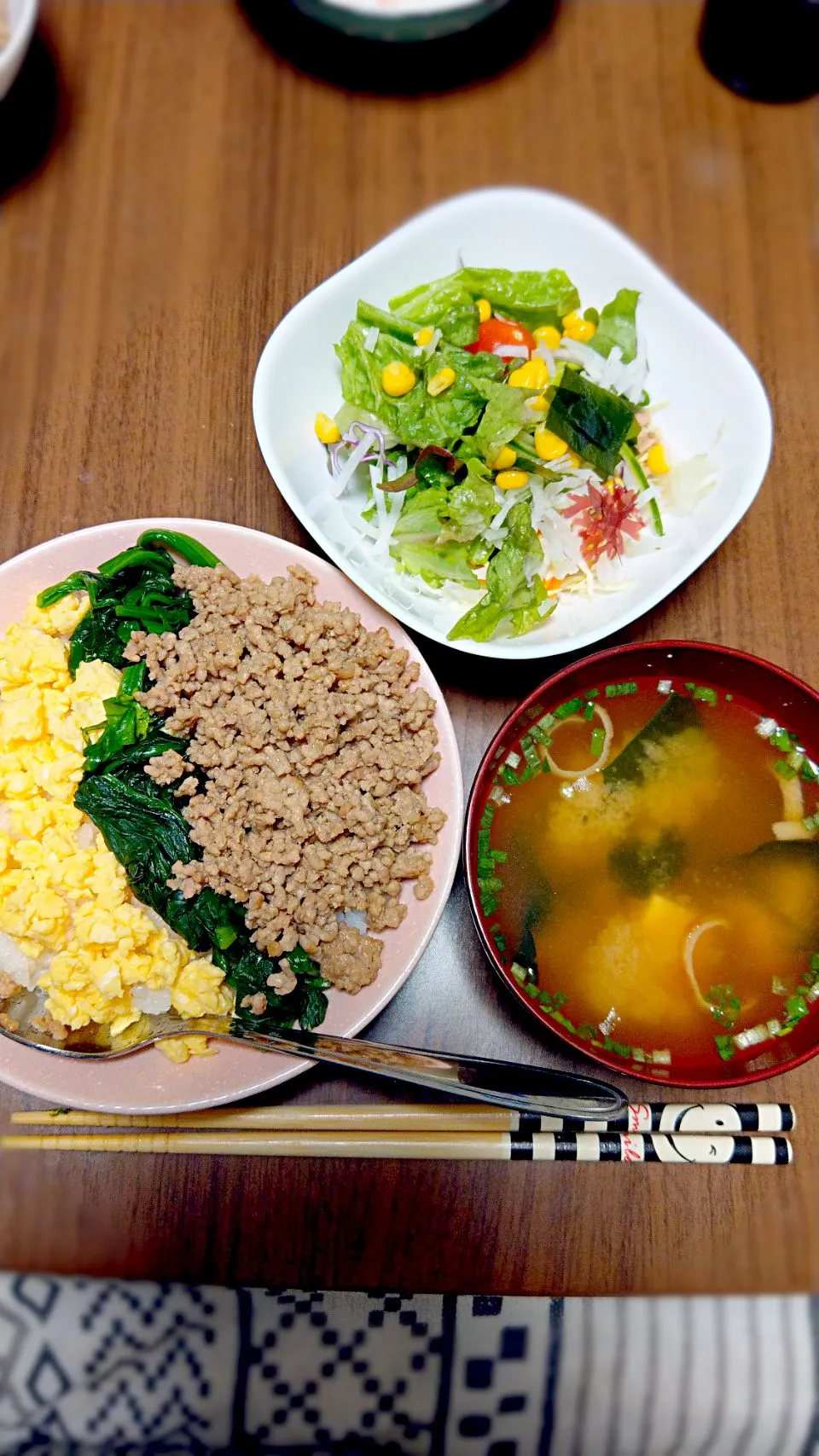 1/22三色丼😋|白石順子さん