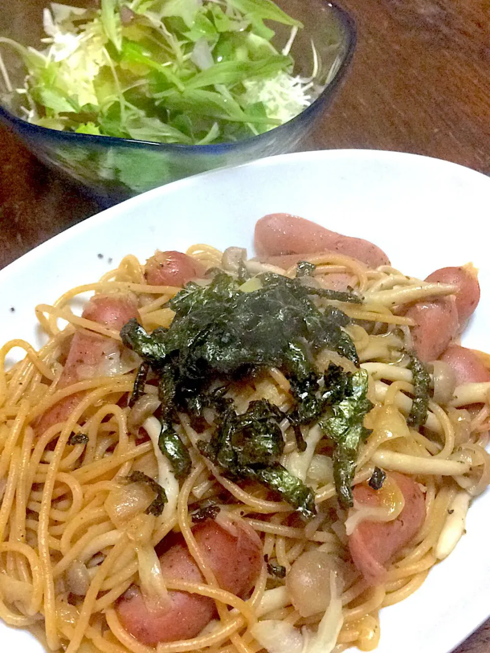 しめじとハーブウィンナーの和風パスタ🍝|ま〜てぃんさん