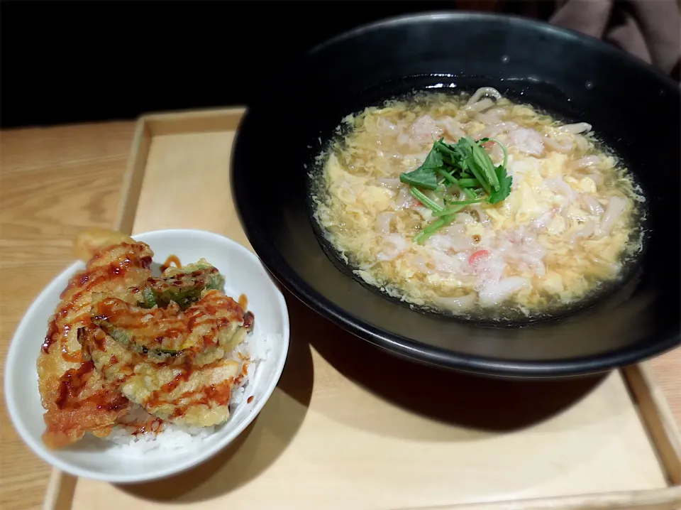 Snapdishの料理写真:かに玉うどんのセットを鳥天丼で|Takeshi  Nagakiさん