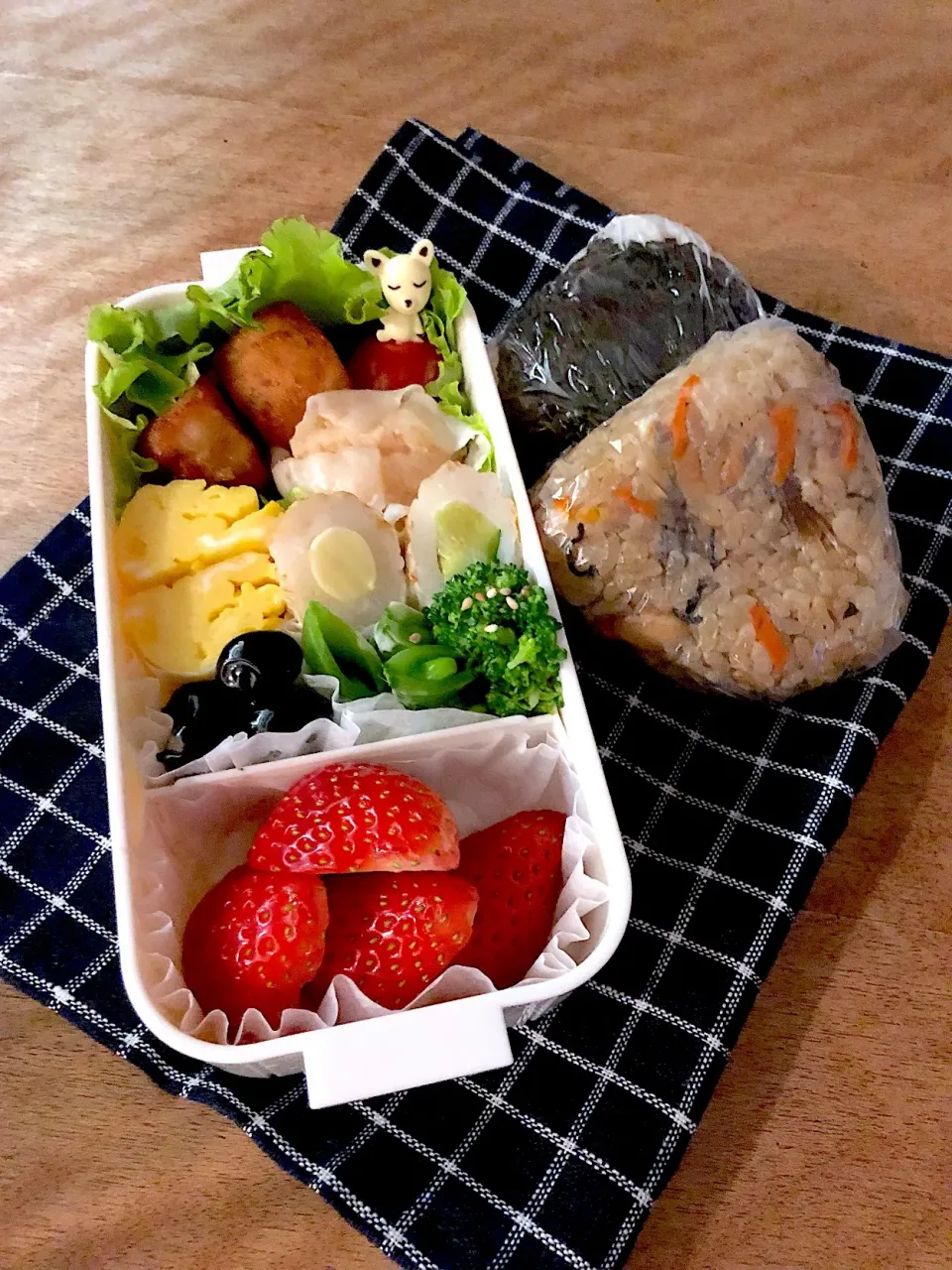 炊き込みごはんおにぎりのお弁当|Sakikoさん