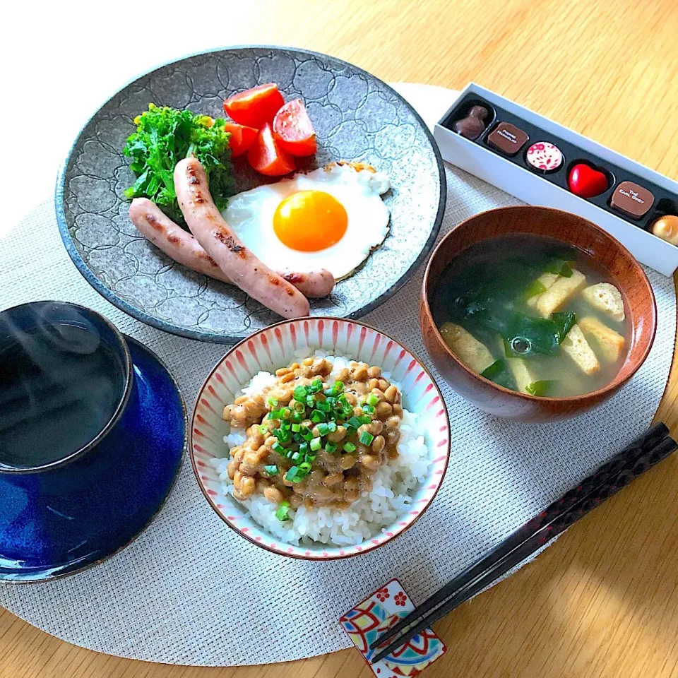 朝ごはんを食べよう❣️目玉焼き&ソーセージ定食で朝ごはん🍳|あしゃぱんさん