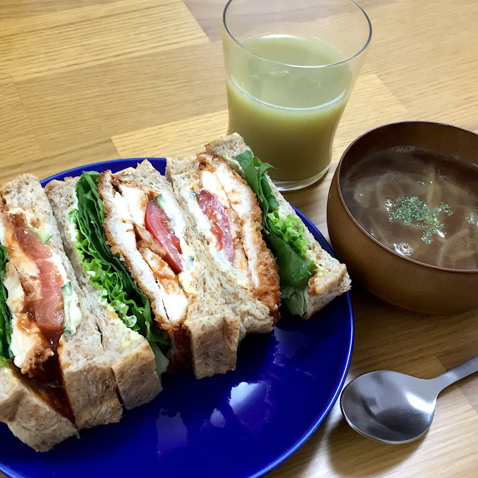 ライ麦パンのチキンサンドイッチ🥪|りりさん