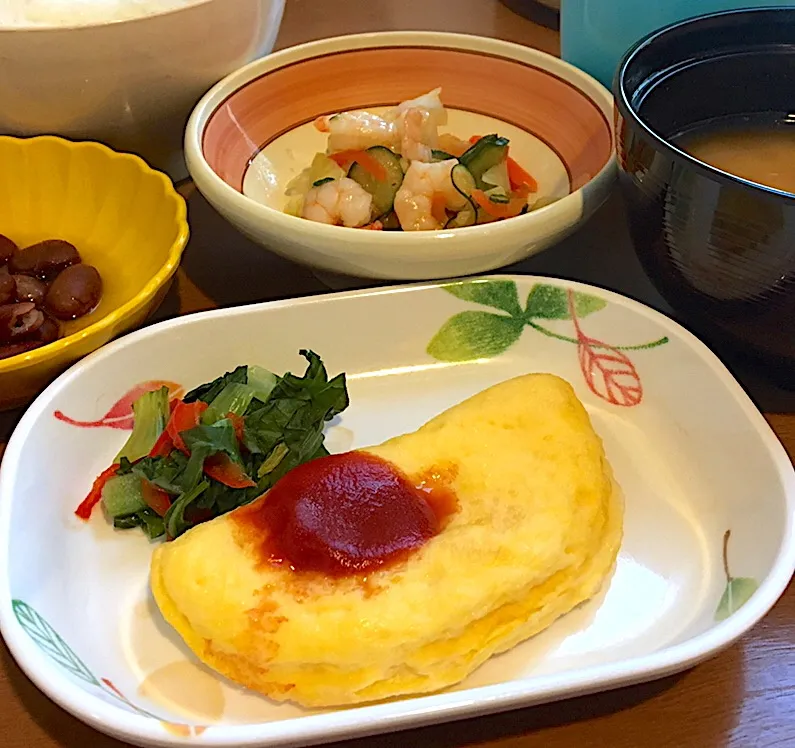 Snapdishの料理写真:アル中病棟の朝ごはん☀️🔆🔆９日目
ごはん🍚  みそ汁（大根） チーズオムレツ  エビサラダ🦐🥗  金時豆|ぽんたさん