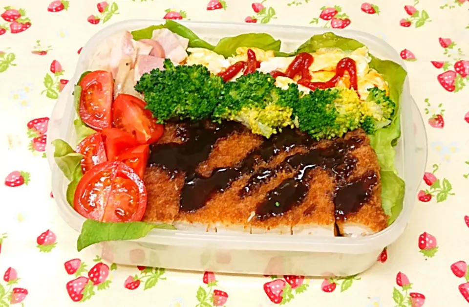 Snapdishの料理写真:チキンカツのっけ弁当♥️|みちゅあしさん