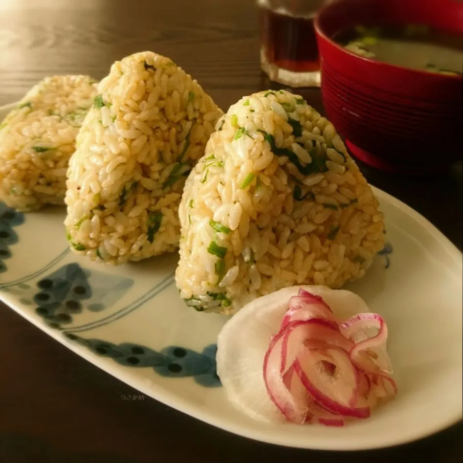 nonさんの母の味。天然セリでセリご飯おにぎり。|うさかめさん