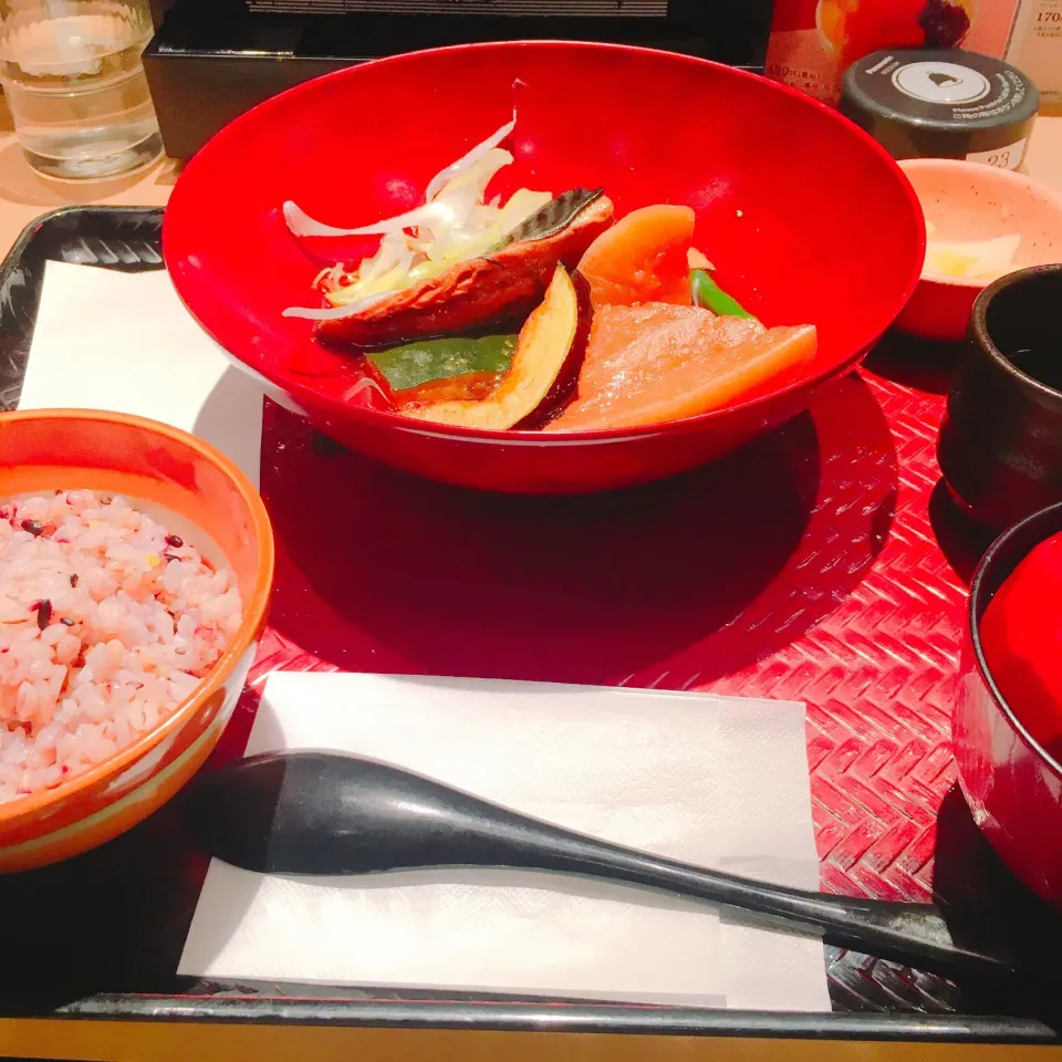 Snapdishの料理写真:梅サバ定食|みぃさん