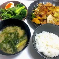 Snapdishの料理写真:回鍋肉×ほうれん草と味噌汁|sakuさん