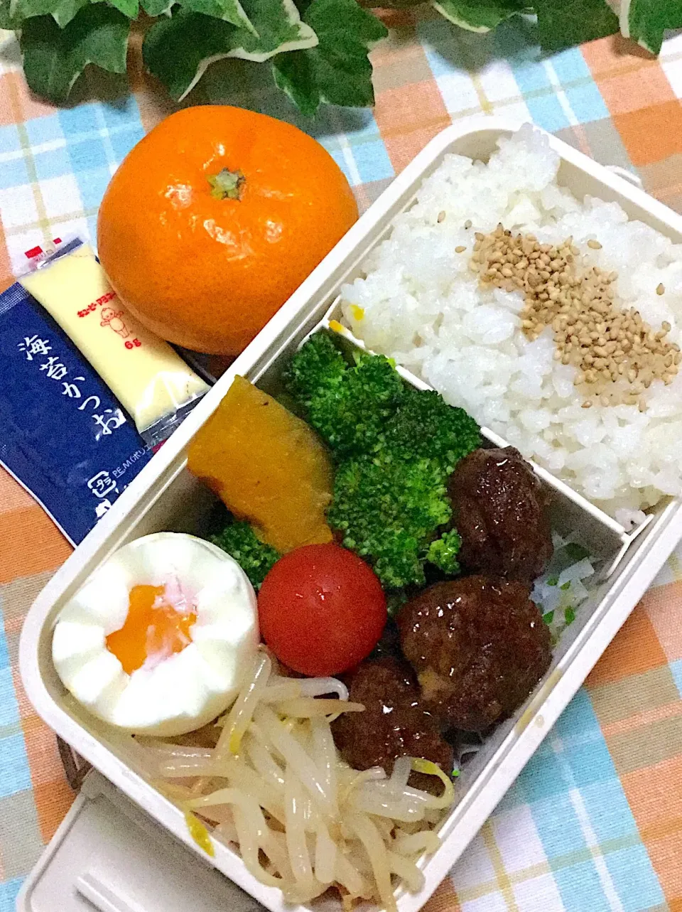 長女の中学弁当〜！
土曜だけど午後に英検あるので今日は弁当。
昨日、ぜんぜん勉強してなかったような、、、|yukoさん