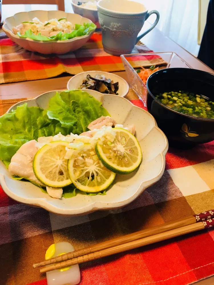 Snapdishの料理写真:20180929へべすを使った鶏胸肉のネギ塩蒸し|くぽさん