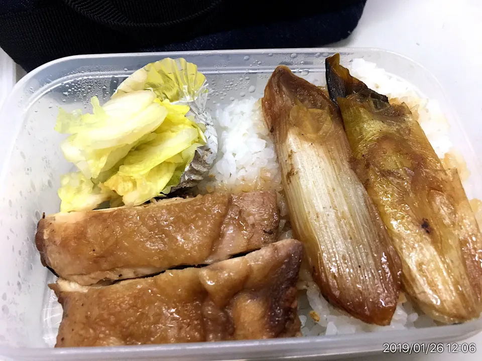 Snapdishの料理写真:鶏モモポン煮のお弁当|コフさん