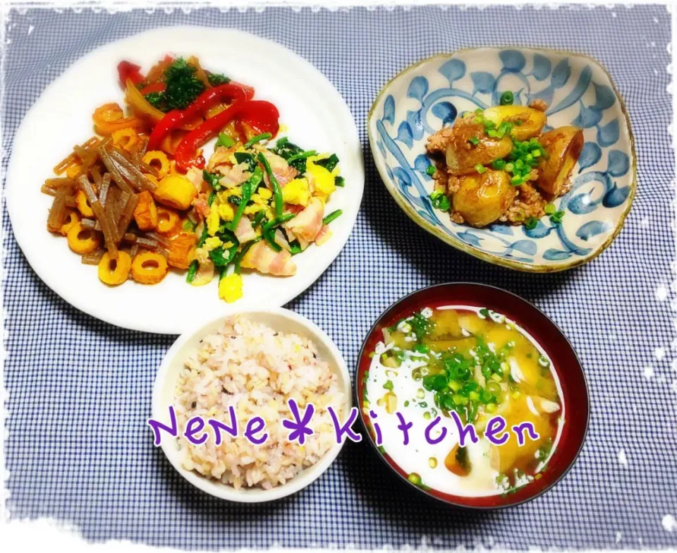 蒟蒻と竹輪の雲丹醤油煮♡
パプリカの焼き醤油麹マリネ☆
ほうれん草と玉子とチーズのトリュフ塩炒め♪
じゃがいもの揚げそぼろ煮☆|ねねさん