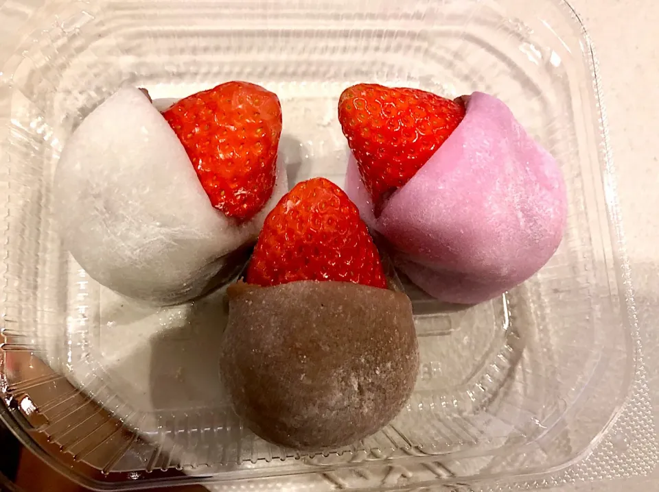 苺🍓大福(*^o^*)#チョコ味#イチゴ味|Hi-Niさん