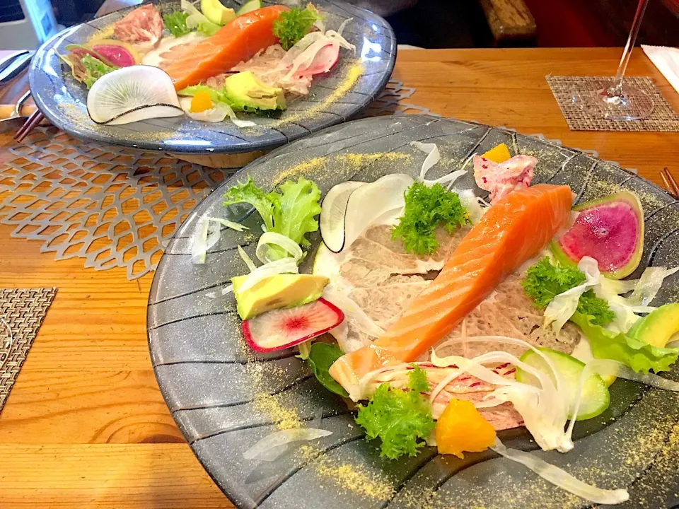 Snapdishの料理写真:フレンチのランチコース🍽お魚
サーモンのコンフィ  低温調理で、これは生じゃないそう🐟|AyanoTanakaさん