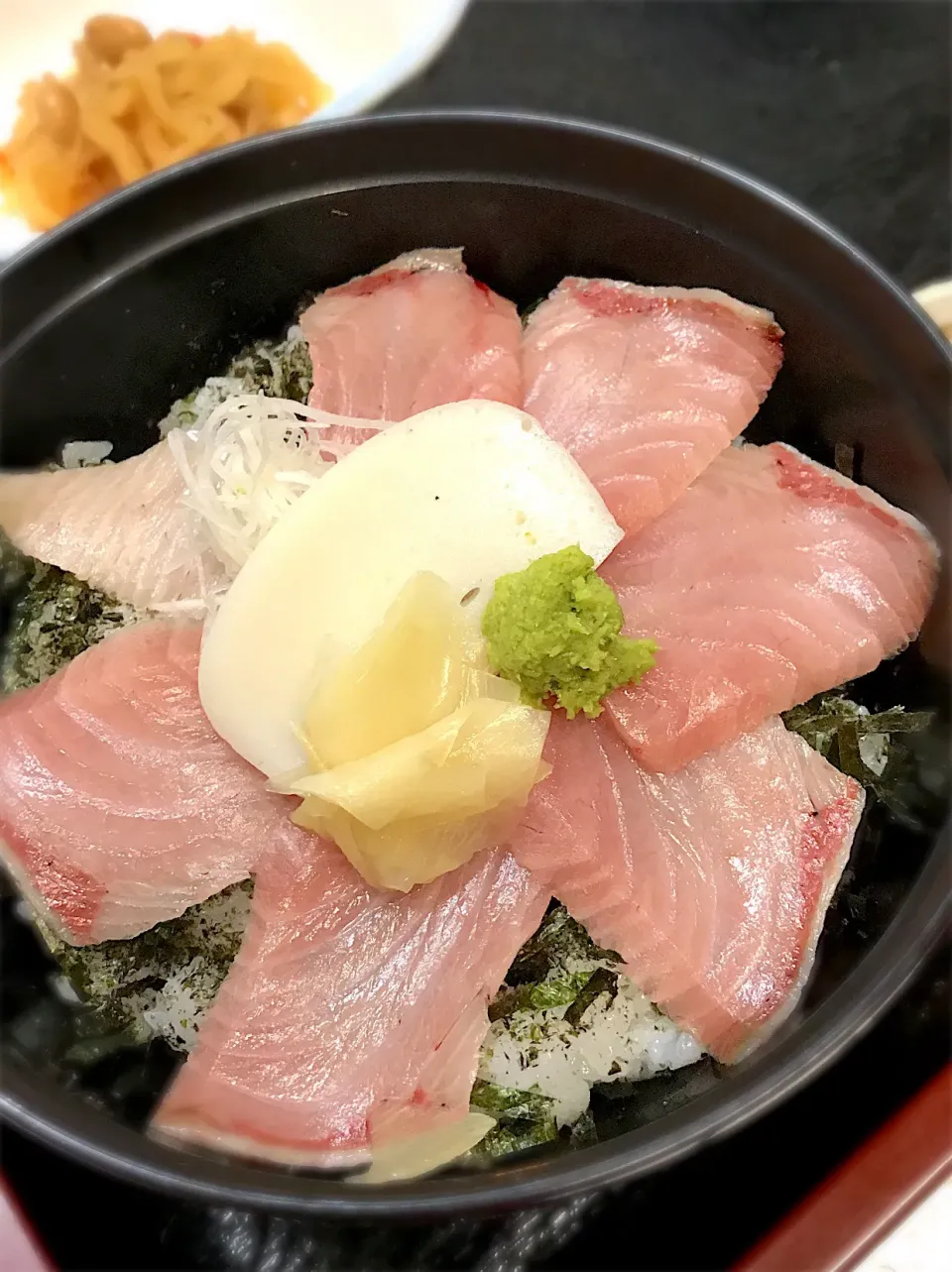 大好評！  鰤丼 756円
今日は鳥取境港産|料理長さん