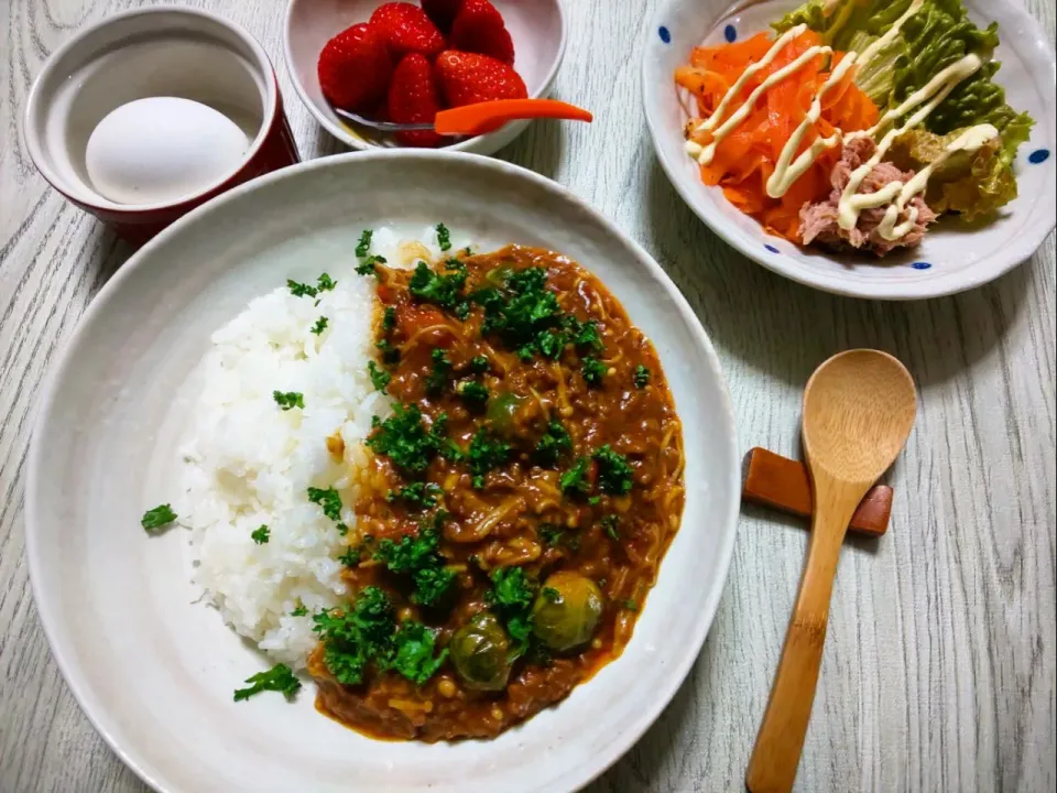 Snapdishの料理写真:ミニトマトとエノキのキーマカレー👳|真希さん