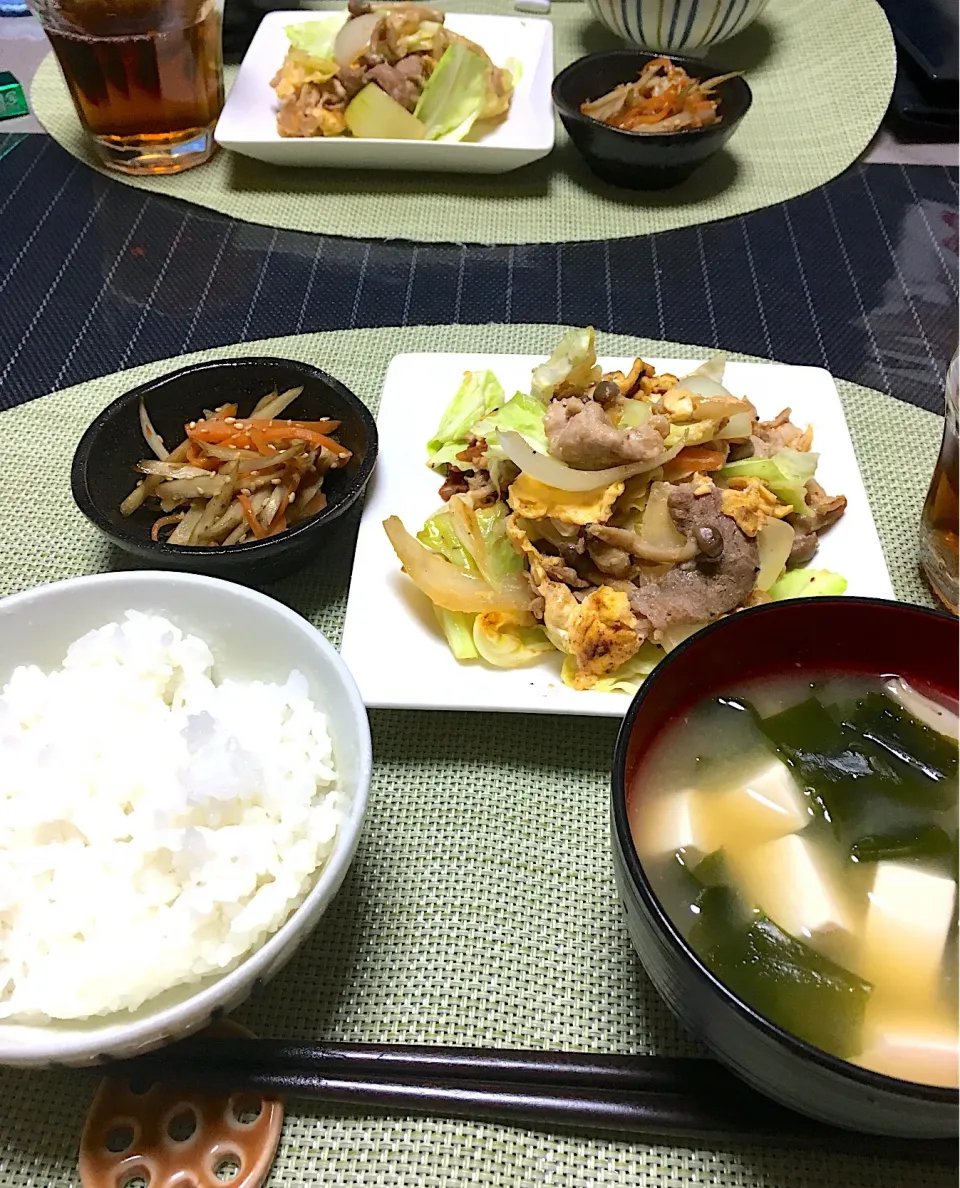 ・豚こま肉野菜炒め
・ワカメと豆腐の味噌汁
・きんぴらごぼう|ちぐあささん