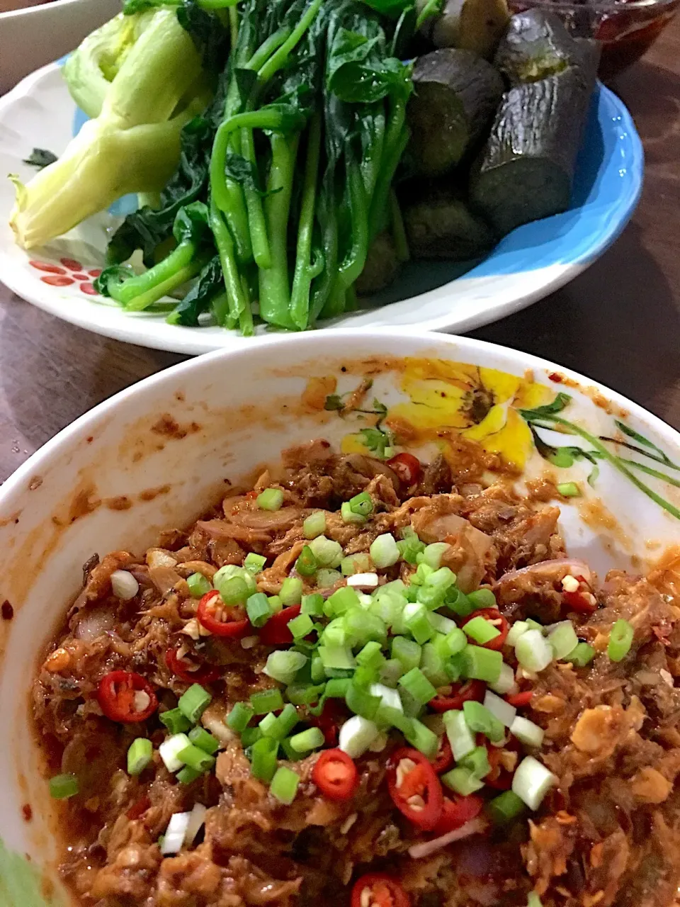 Snapdishの料理写真:น้ำพริกปลากระป๋อง (canned fish)|MommyKik & PunPunさん