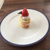 1歳の誕生日ケーキ🍓|かずさん