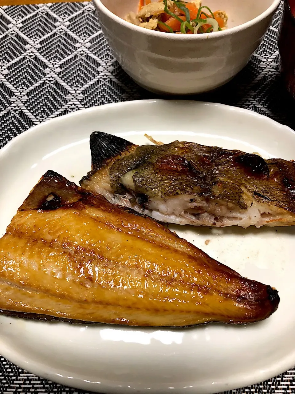 ホッケとカレイの一夜干し🐟|くっきいママさん