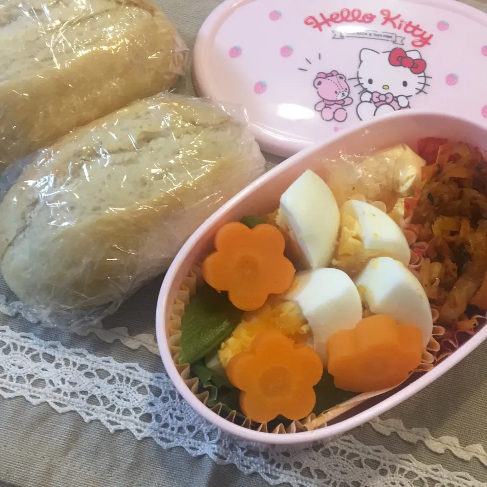 切り干し大根のナポリタン風
ゆで卵
スナップえんどう
お花にんじん
ミニフランスパン
 #お弁当  #おべんとう  #お弁当記録  #おべんたぐらむ  #お弁当初心者  #つくりおき弁当  #手抜き弁当  #地味弁当  #olのお弁当|えりんごさん