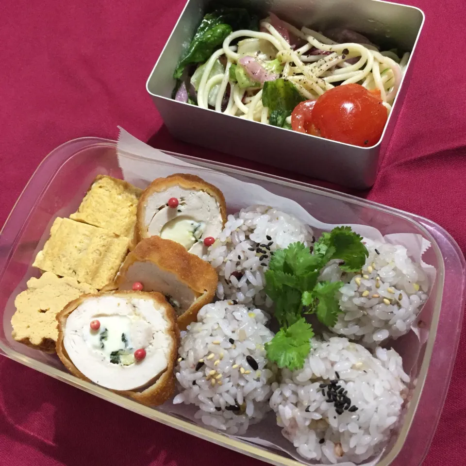 チキンカツと雑穀米おにぎりのお弁当|Kさん