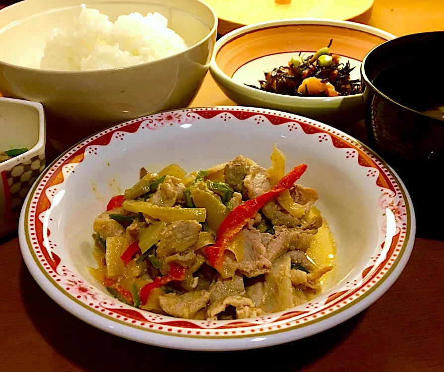 アル中病棟の晩ごはん⭐️⭐️⭐️
ごはん🍚  清し汁（豆腐）  豚肉🐷のみそマヨ炒め  ひじきの炒り煮  おかか和え|ぽんたさん