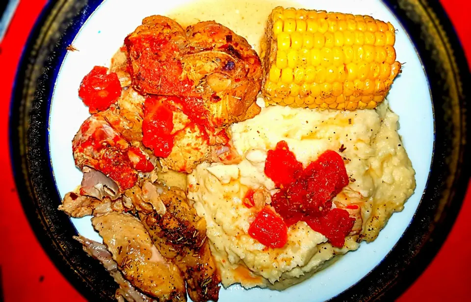 Snapdishの料理写真:Smothered Turkey Rosemary Orange Chicken Garlic Mashed Potatoes Cinnamon with Brown Sugar Corn on the Cob.|Juan Simmsさん