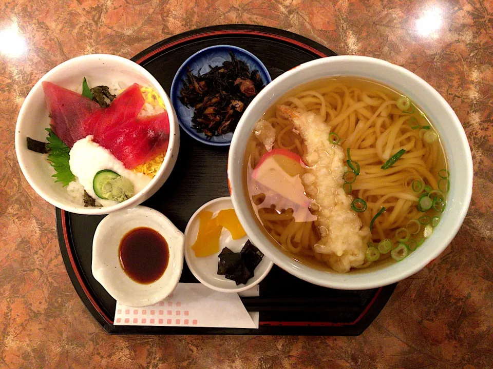 おすすめ定食(まぐろトロロ丼と天ぷらうどん)|ばーさんさん