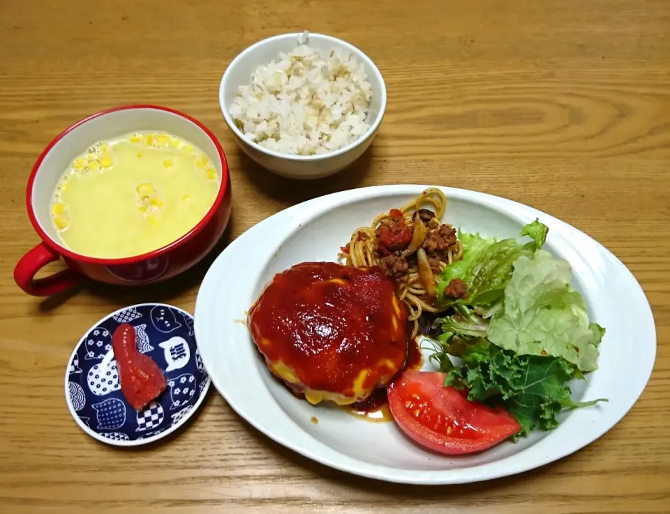 Snapdishの料理写真:『100％ポークチーズハンバーグ』|seri-chanさん