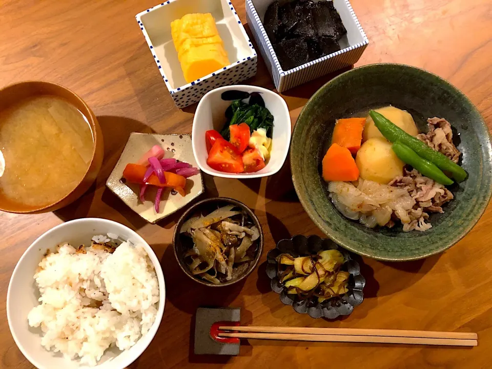 おこげご飯と肉じゃが定食|こんぶさん