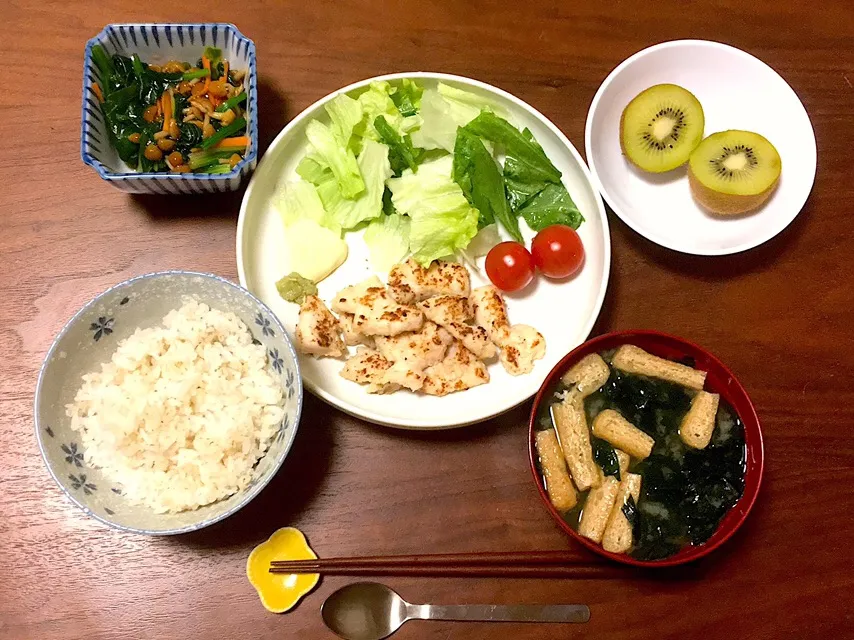 鶏むね肉の塩こうじ漬け焼き（わさびマヨ添え）、ほうれん草となめこの和えもの|ゆきさん