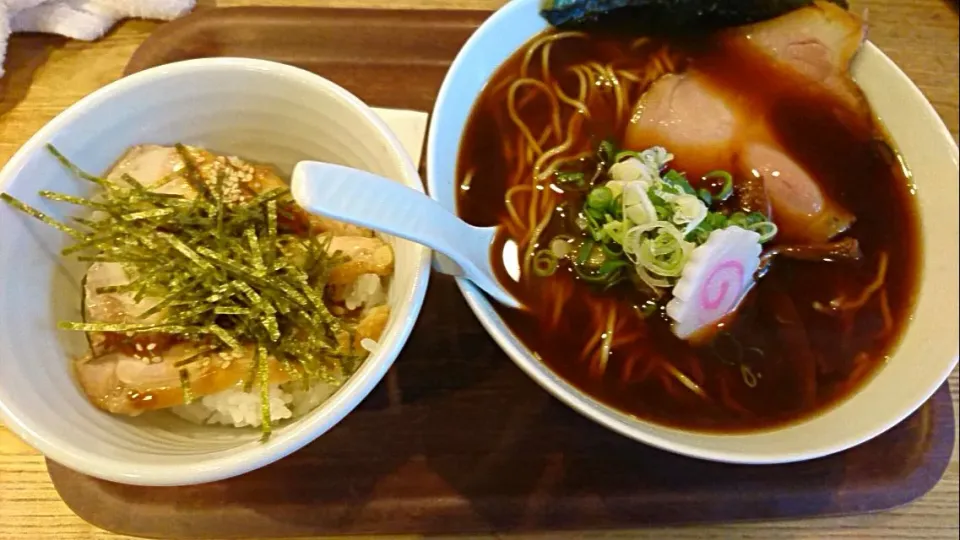 鶏チャーシュー丼  ／  ラーメン|りくさん