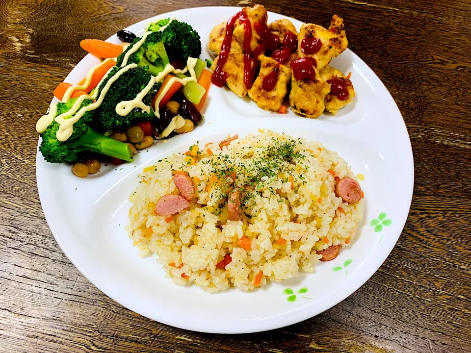 ピラフ 鳥の胸肉チキンナゲット 茹で野菜|さとやさん