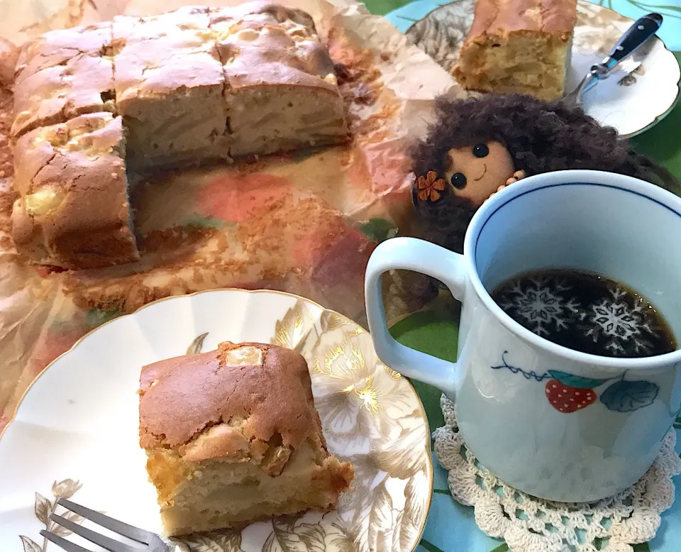 パンプキンシナモンスパイス入りのアップルブリーチーズケーキ🍎と雪結晶コーヒーでほっこり💓|noeさん