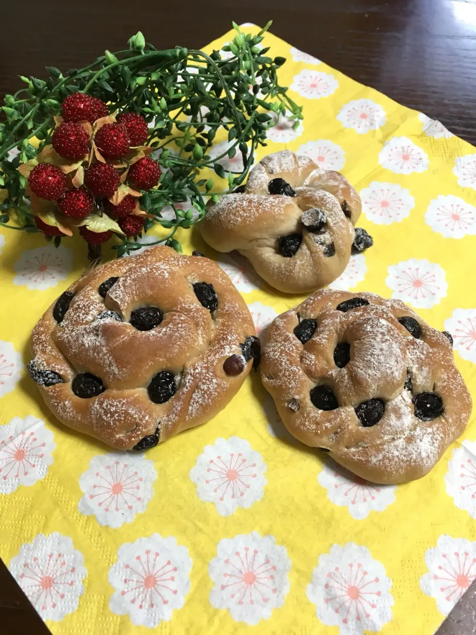 黒豆の煮汁を使ったお花パン | TOMOのブログ|TOMOさん