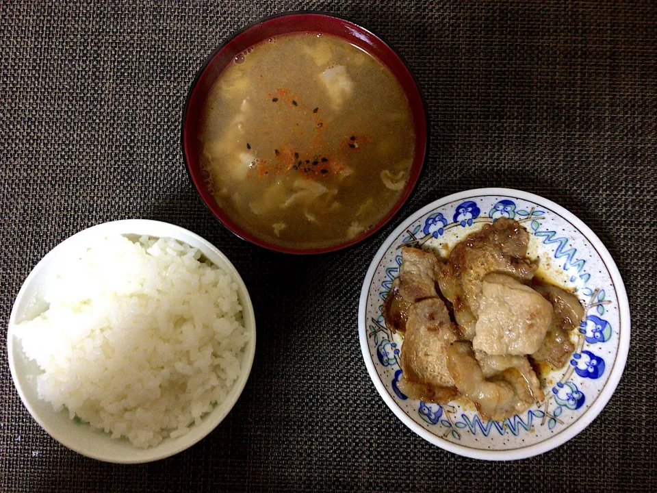 Snapdishの料理写真:豚肉の生姜焼き(ハーフ)ご飯|ばーさんさん