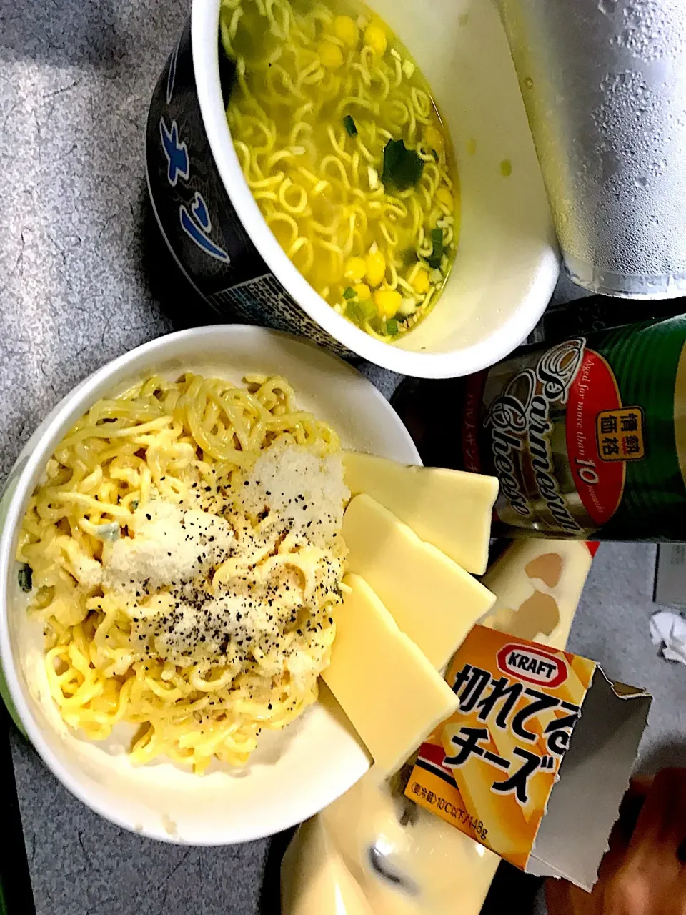 Snapdishの料理写真:どっちかってゆうとカルボナーラと塩ワカメスープで #昼飯  麺マヨ粉チーズ胡椒スープ少々でカルボナーラ|ms903さん