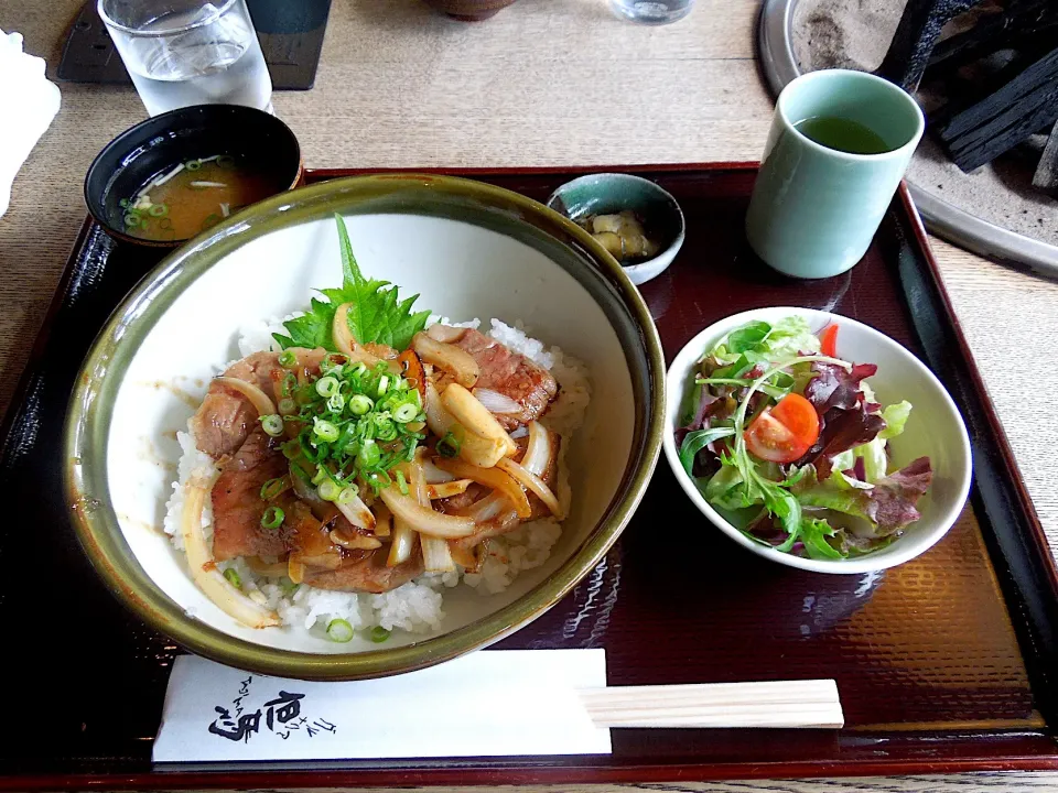 但馬牛のステーキ丼|Takeshi  Nagakiさん