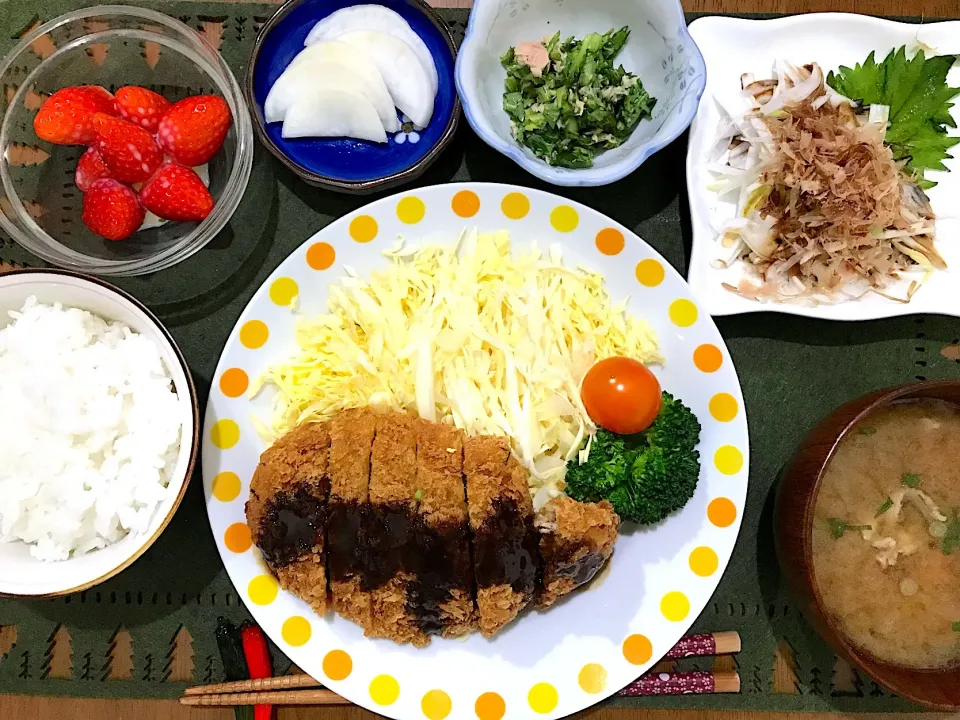 Snapdishの料理写真:トンカツ定食|ゆうかさんさん