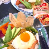 Snapdishの料理写真:ヨッチャンさんの料理 #ナシゴレン W目玉焼き🍳