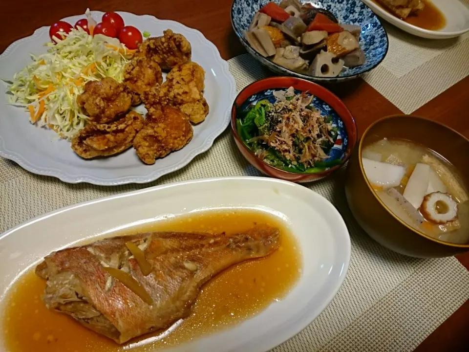 Snapdishの料理写真:☆今日の晩ごはん☆  煮魚  筑前煮  ほうれん草のごま和え  から揚げ  お味噌汁|hamamaさん