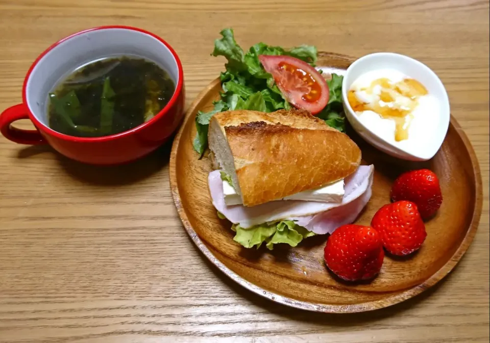 Snapdishの料理写真:『森の風゜(もりのぷう)バゲットで朝ごはん』|seri-chanさん