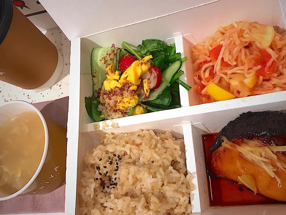 Snapdishの料理写真:お弁当🍱  玄米ごはん  ブリ大根   切り干し大根のトマト酢  キヌアスクランブルエッグのサラダ  コーンとかき玉スープ  コーヒー|ch＊K*∀o(^^*)♪さん